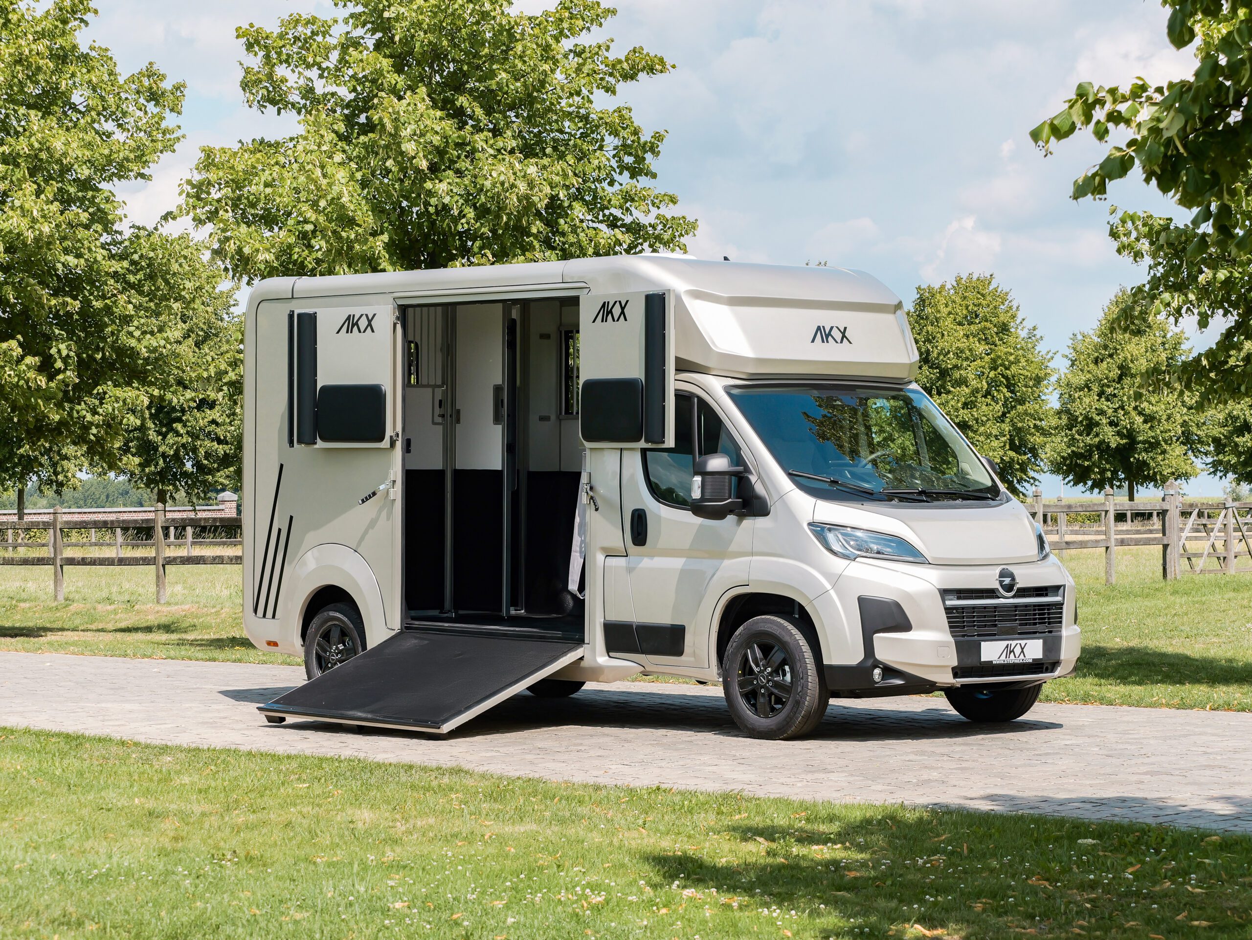 Practical Horse Truck AKX 2 Horses - Stephex Horsetrucks