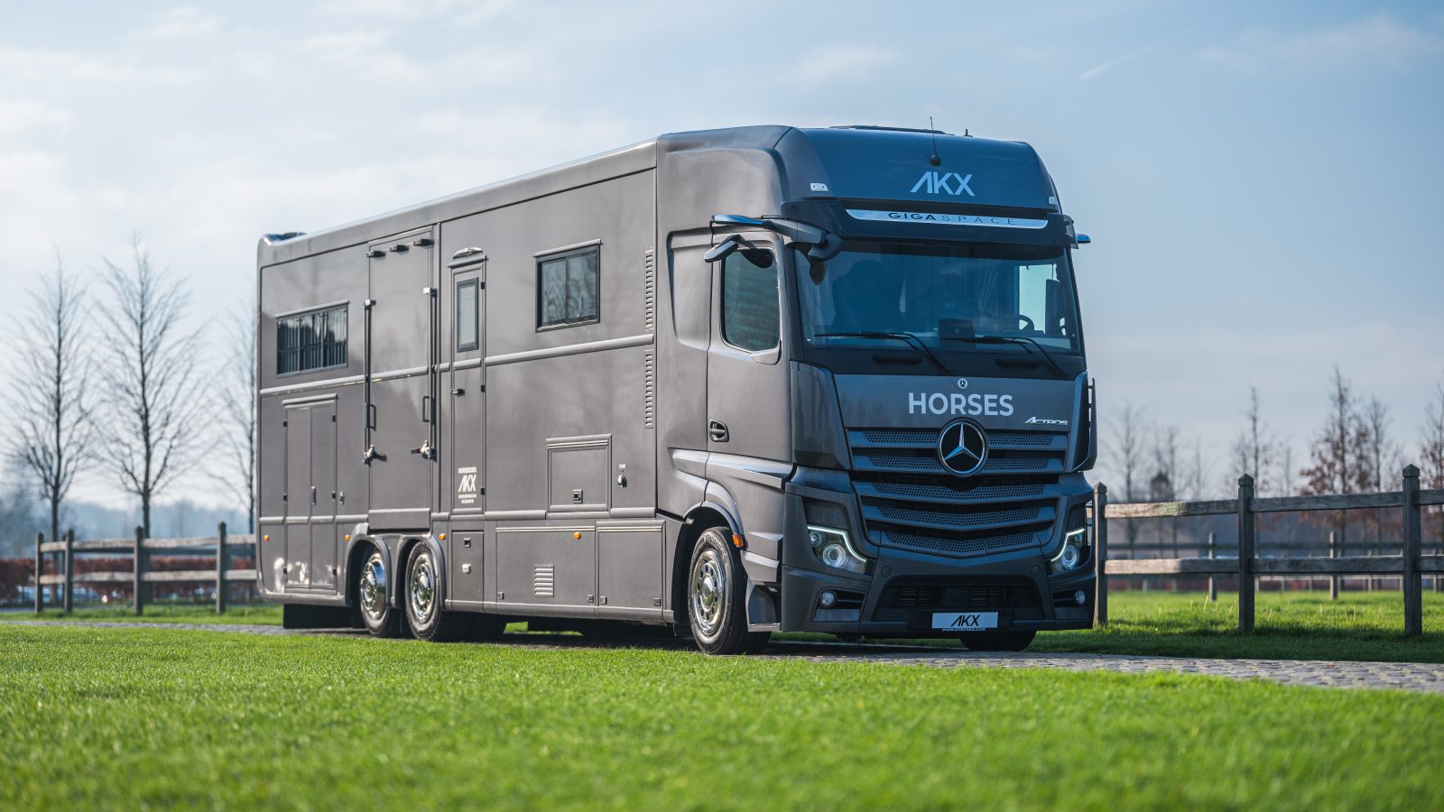 AKX Actros L - Stephex Horsetrucks