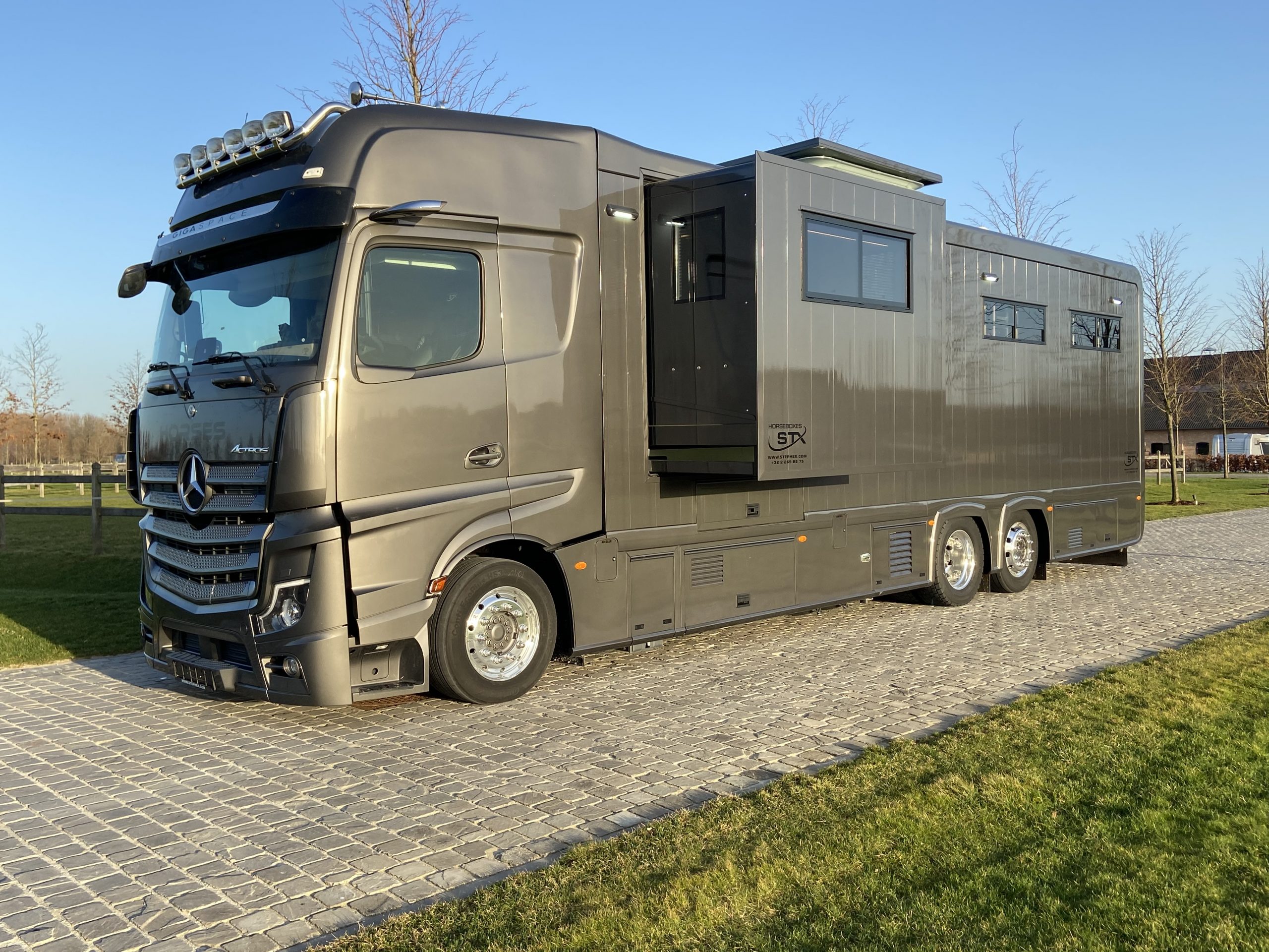 STX Mercedes Actros L 2551 6 horses Stephex Horsetrucks