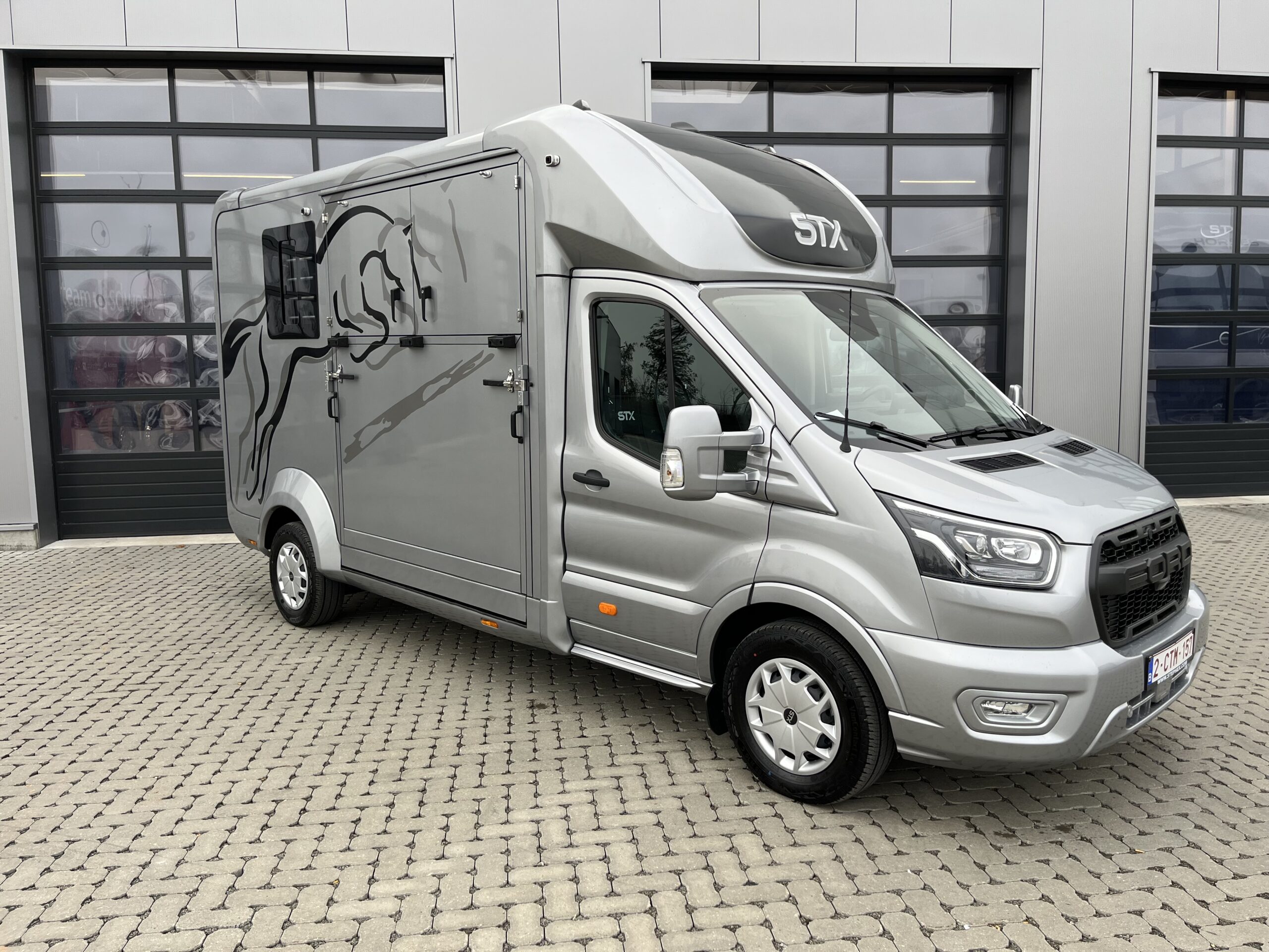 STX 2 HORSES Ford Transit 160 Stephex Horsetrucks