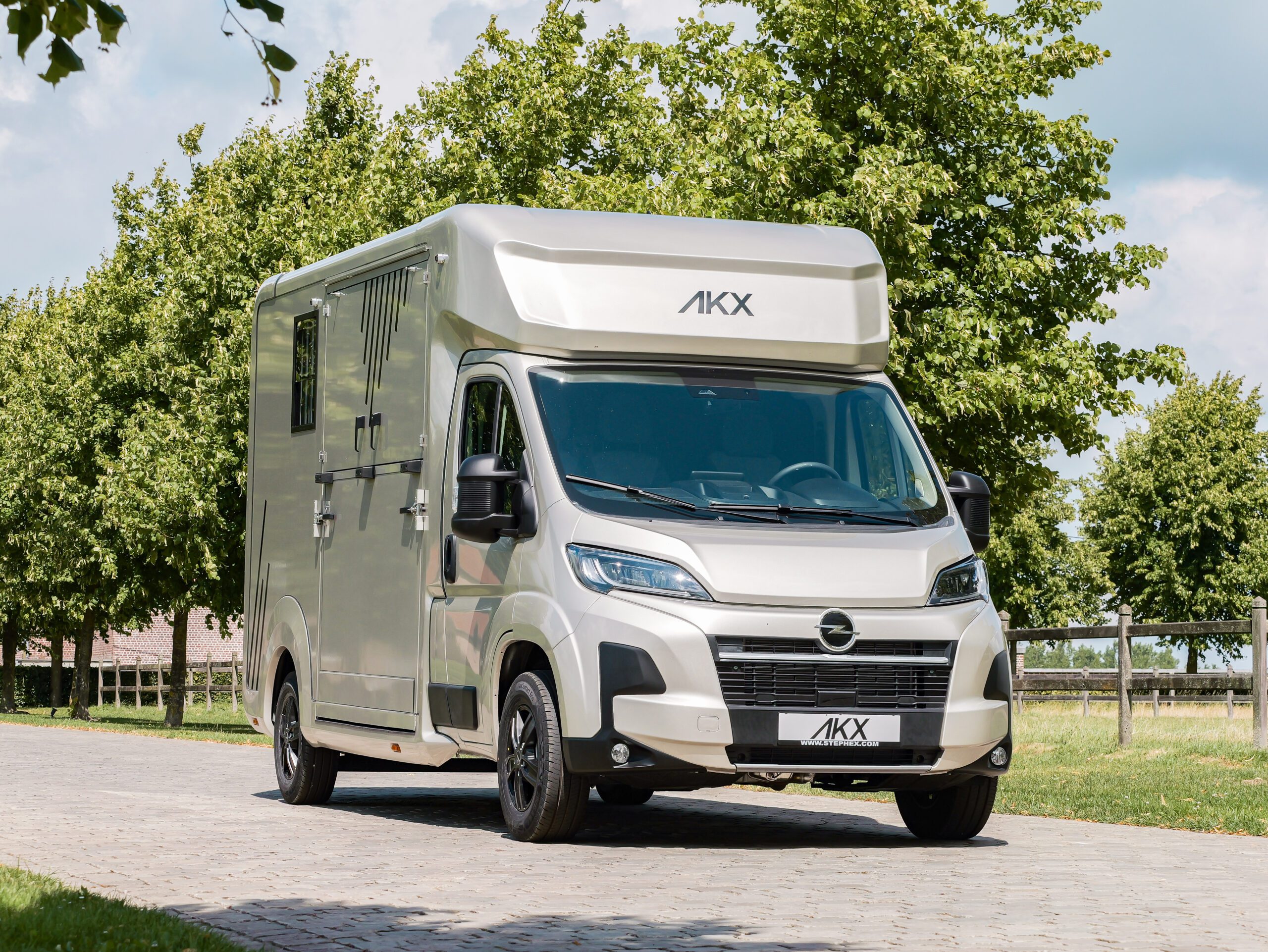 AKX 2 Horsetruck - Opel Movano