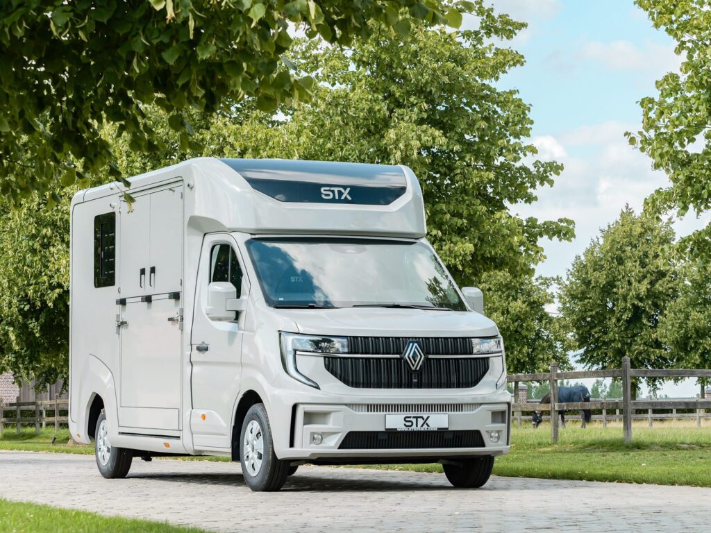 STX 2 Horsetruck - Renault Master